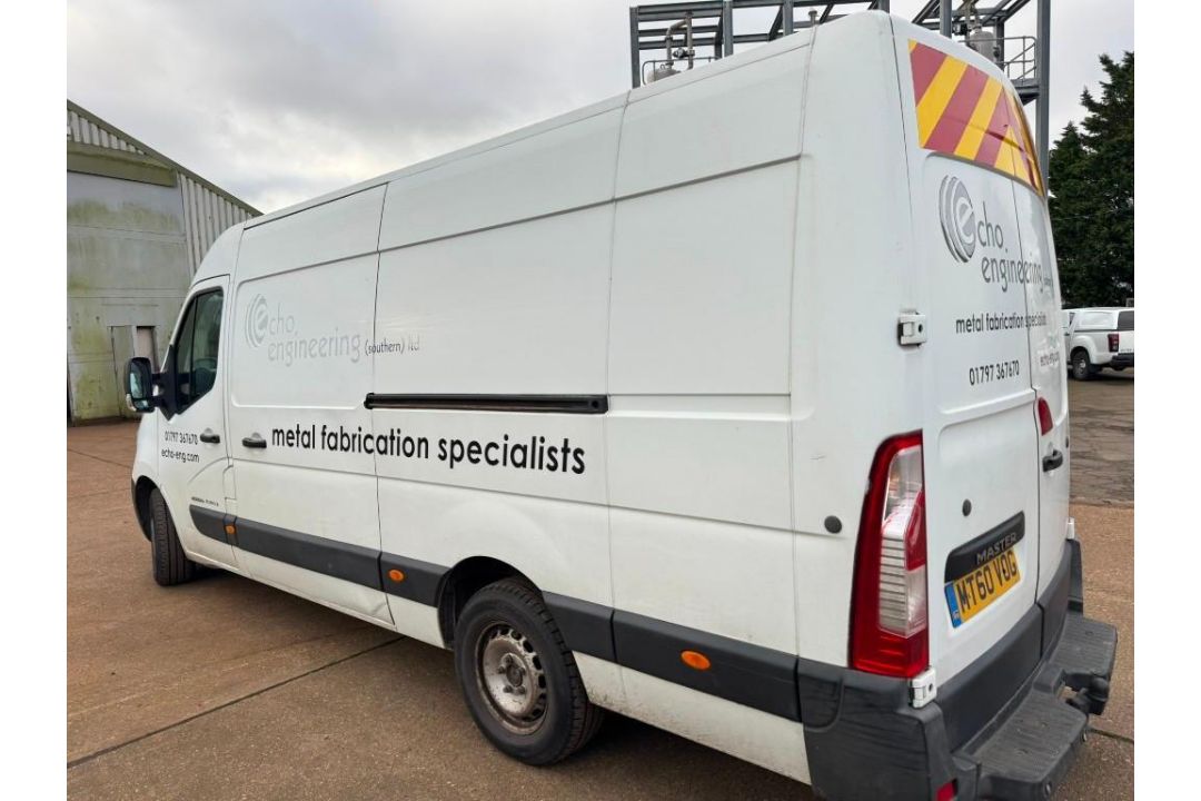 Renault Master MWB diesel MML 35 dci 100 medium roof panel van RWD (2011) - Image 2 of 9