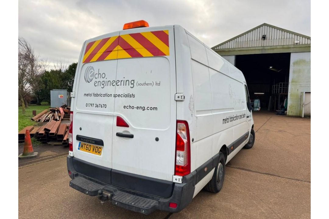 Renault Master MWB diesel MML 35 dci 100 medium roof panel van RWD (2011) - Image 3 of 9