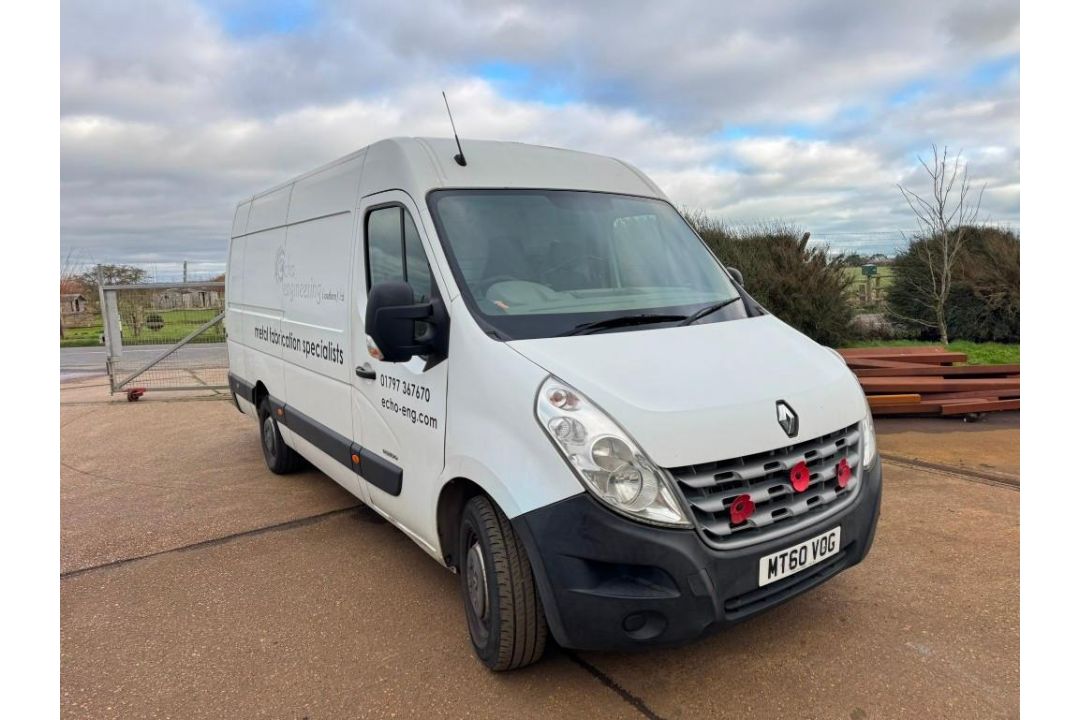 Renault Master MWB diesel MML 35 dci 100 medium roof panel van RWD (2011) - Image 1 of 9