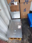 Mobile height adjustable hydraulic trolley