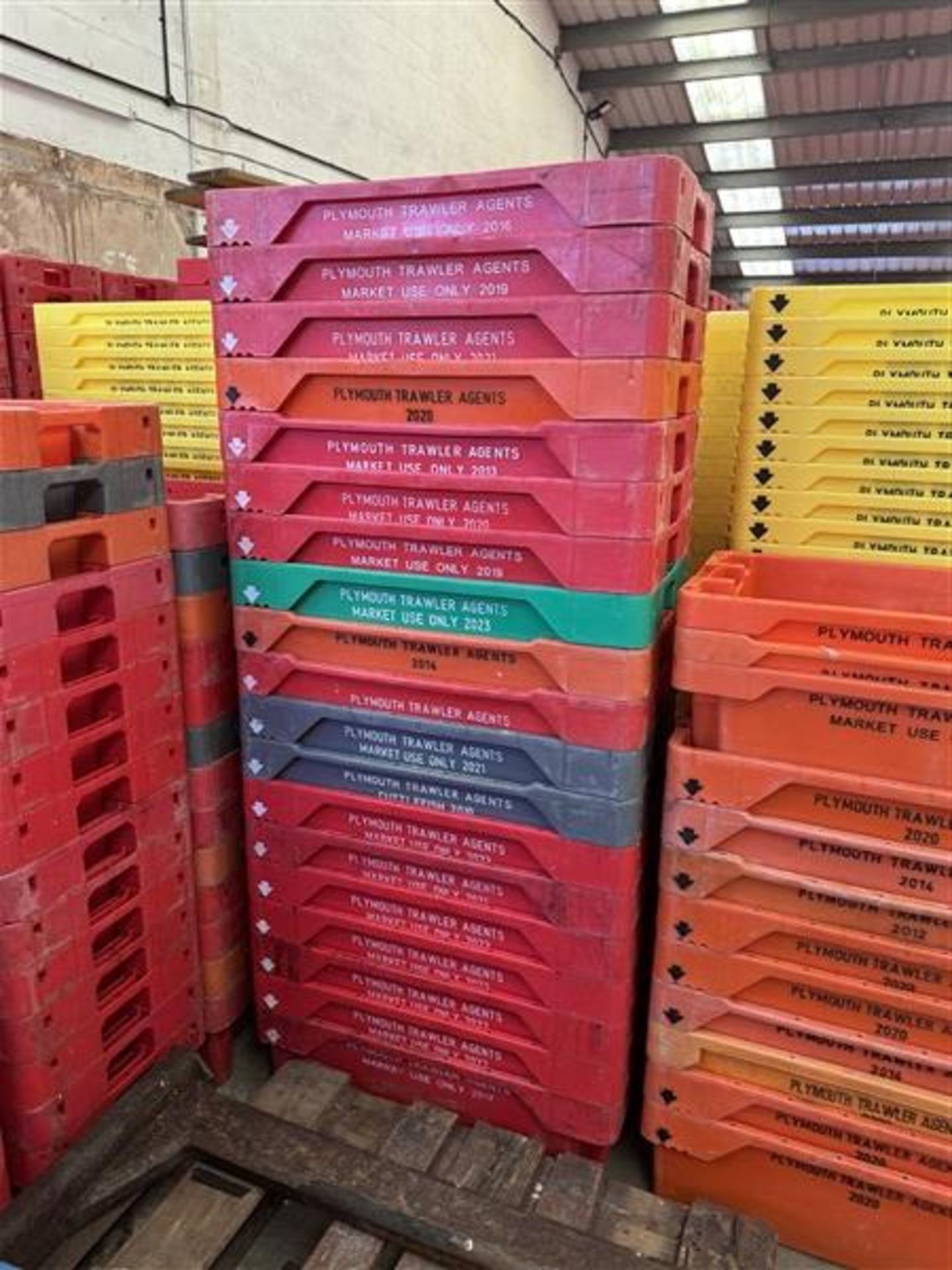 Circa 200 plastic trays (branded), approx. 900 x 500 x 260mm Manual Handling: Please ensure - Image 3 of 4
