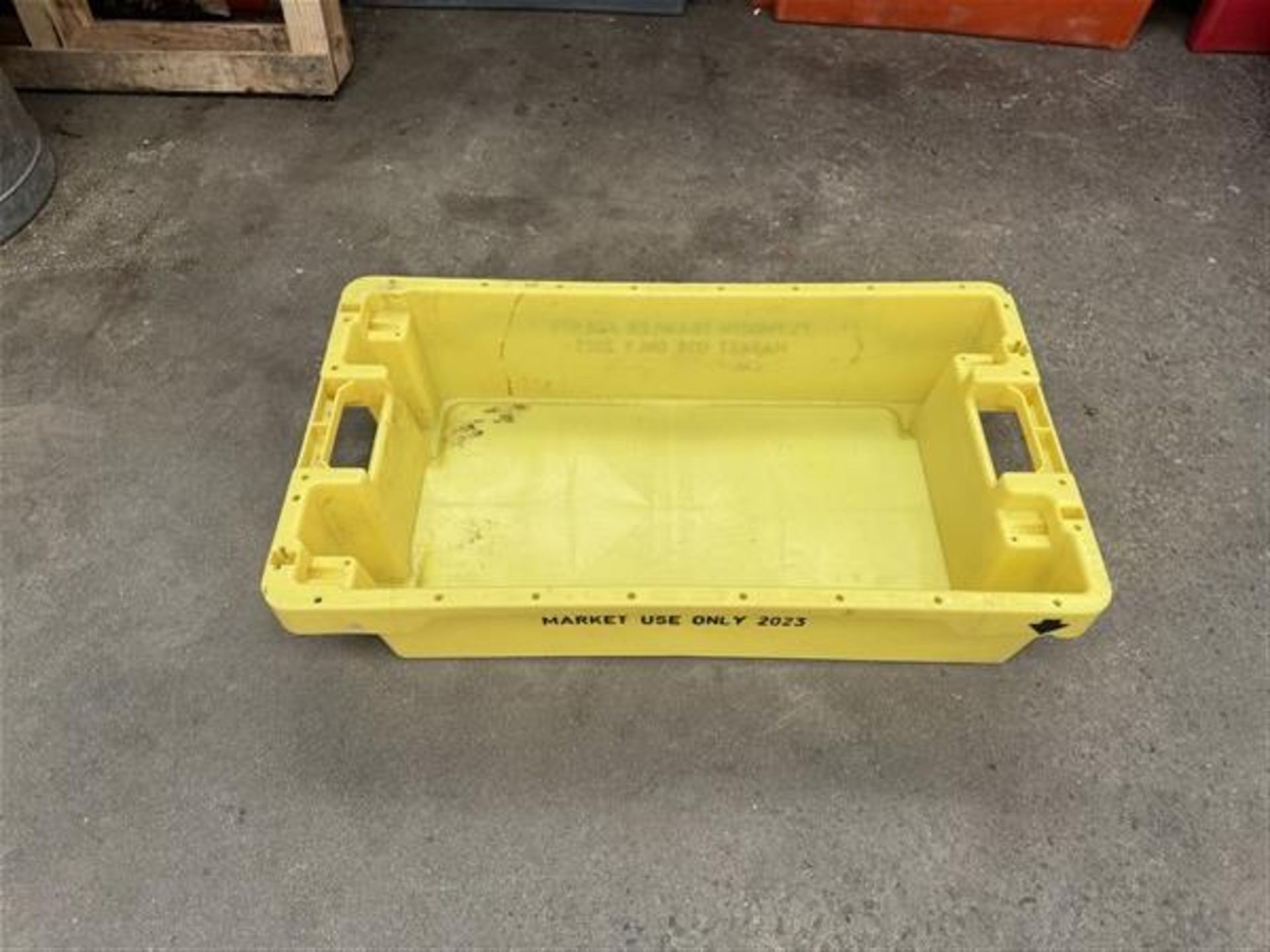 Circa 450 plastic trays (branded), approx. 800 x 500 x 200mm Manual Handling: Please ensure - Image 2 of 4