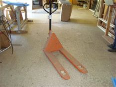Rapid racking Manually operated 2000kg pallet truck