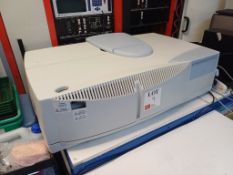 Perkin Elmar Lambda 950 spectrophotometer, Serial no. 950N4042201 including screen and keyboard