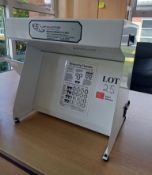 Lapmaster monochromatic light box, Serial no. ML02169