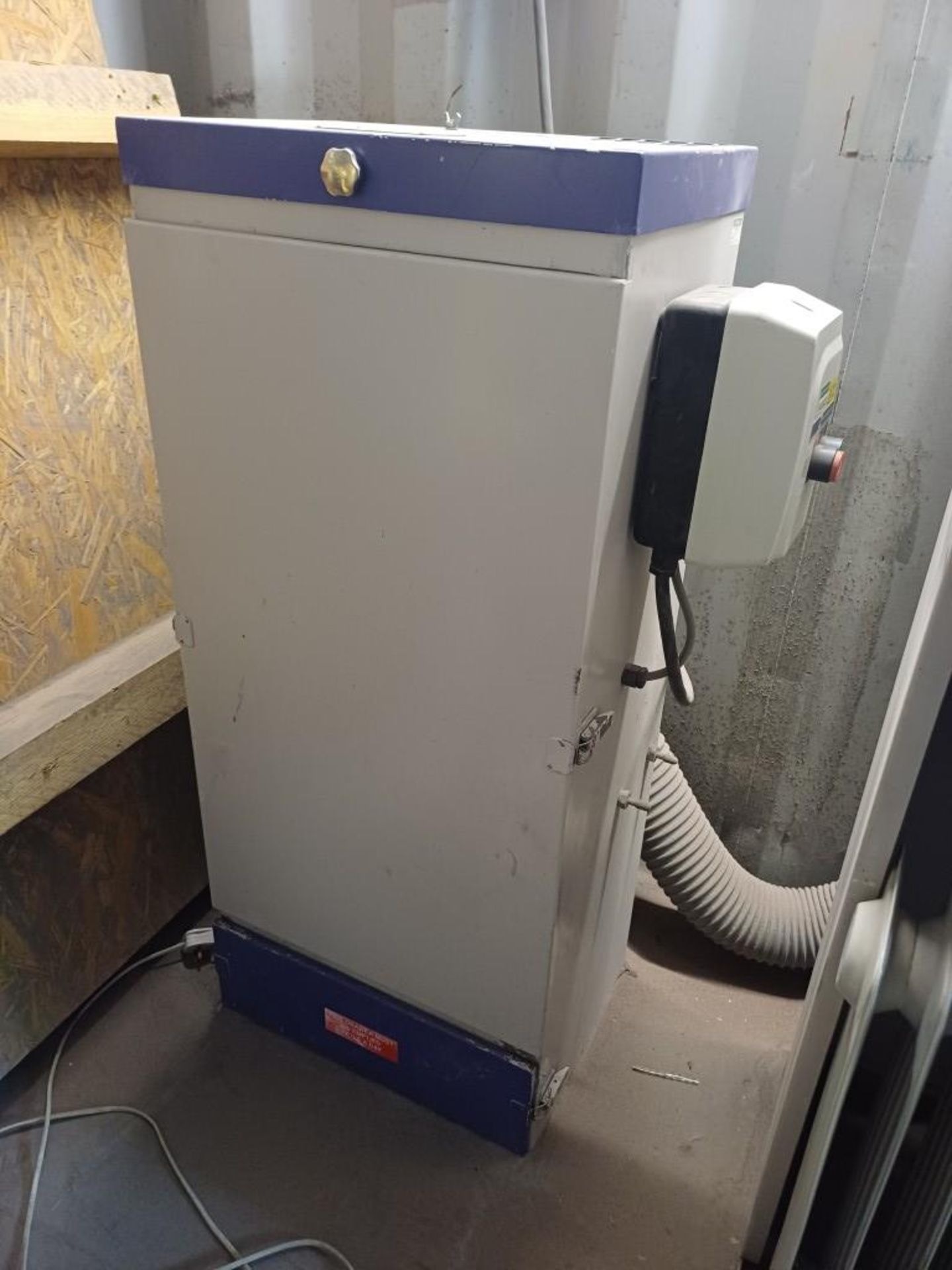 Guyson shot blast cabinet, Formula 1400 with Gyson 21/3 dust collector - Image 4 of 6