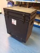 Leybold UL100 leak detector unit, in mobile case