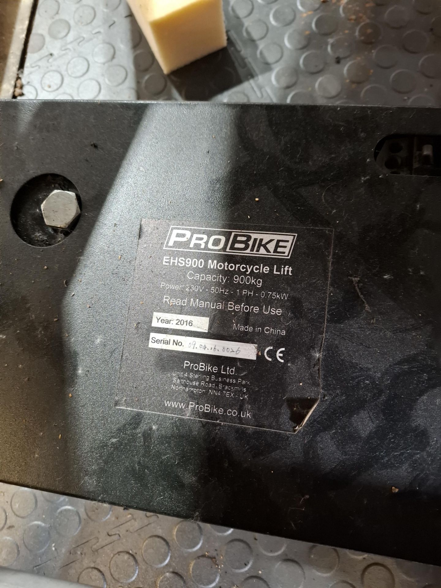 Probike EHS 900 900kg motorcycle lift (2016) - Image 3 of 5