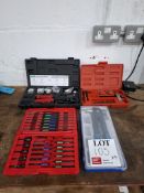 Assorted quantity of thread setters as lotted