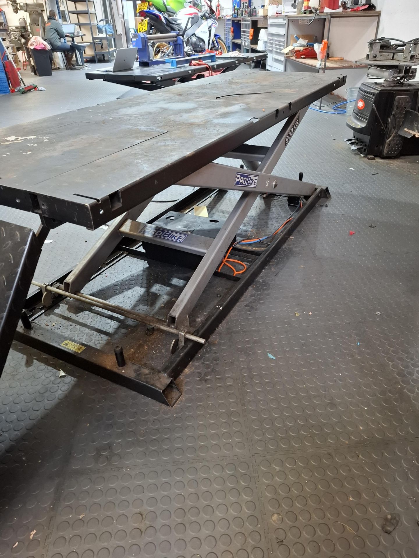 Probike EHS 900 900kg motorcycle lift (2016) - Image 4 of 5