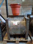 Plastic injection moulding tool to produce 33cm planter