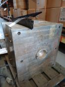 Plastic injection moulding tool to produce hanging basket bracket