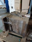 Plastic injection moulding tool to produce mini bucket