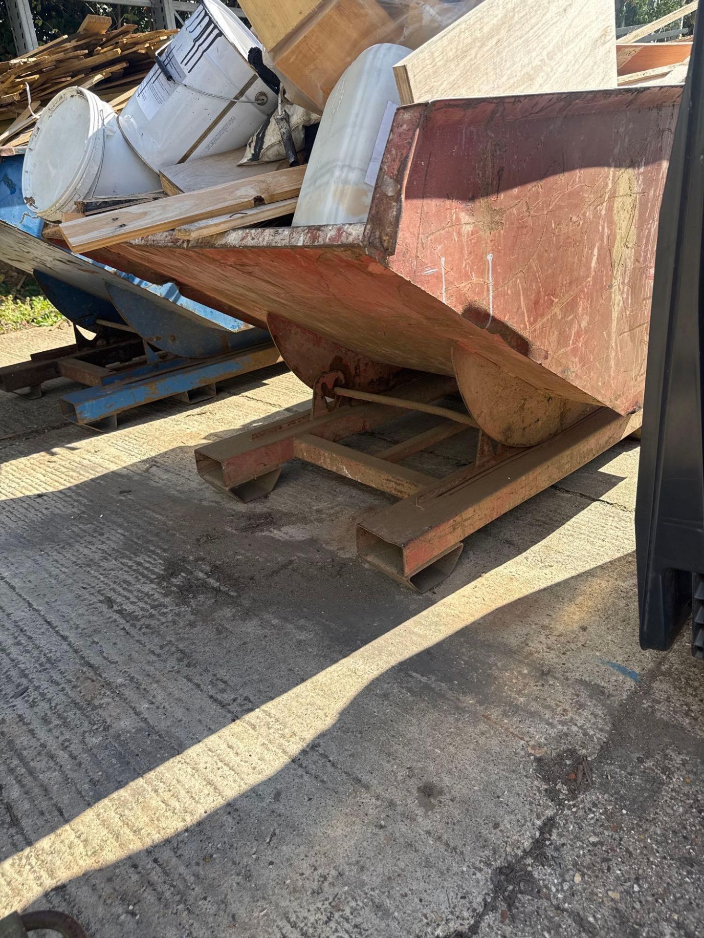 Tipping skip - Image 2 of 4