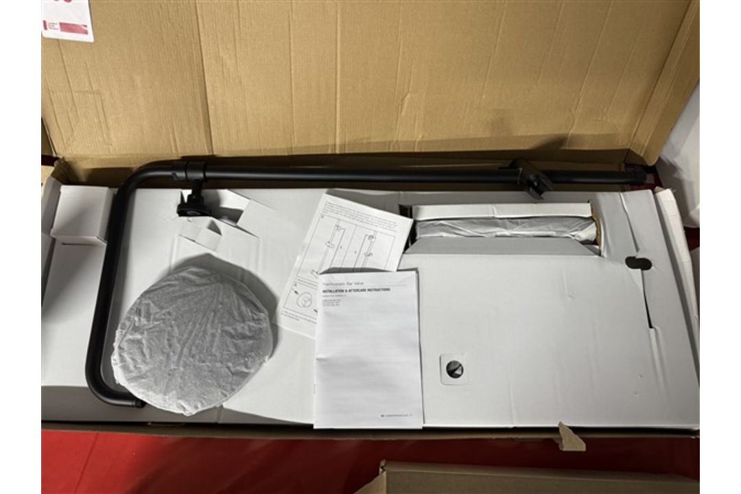 Merit Formula One 2F bar valve shower system, colour black - Image 2 of 3