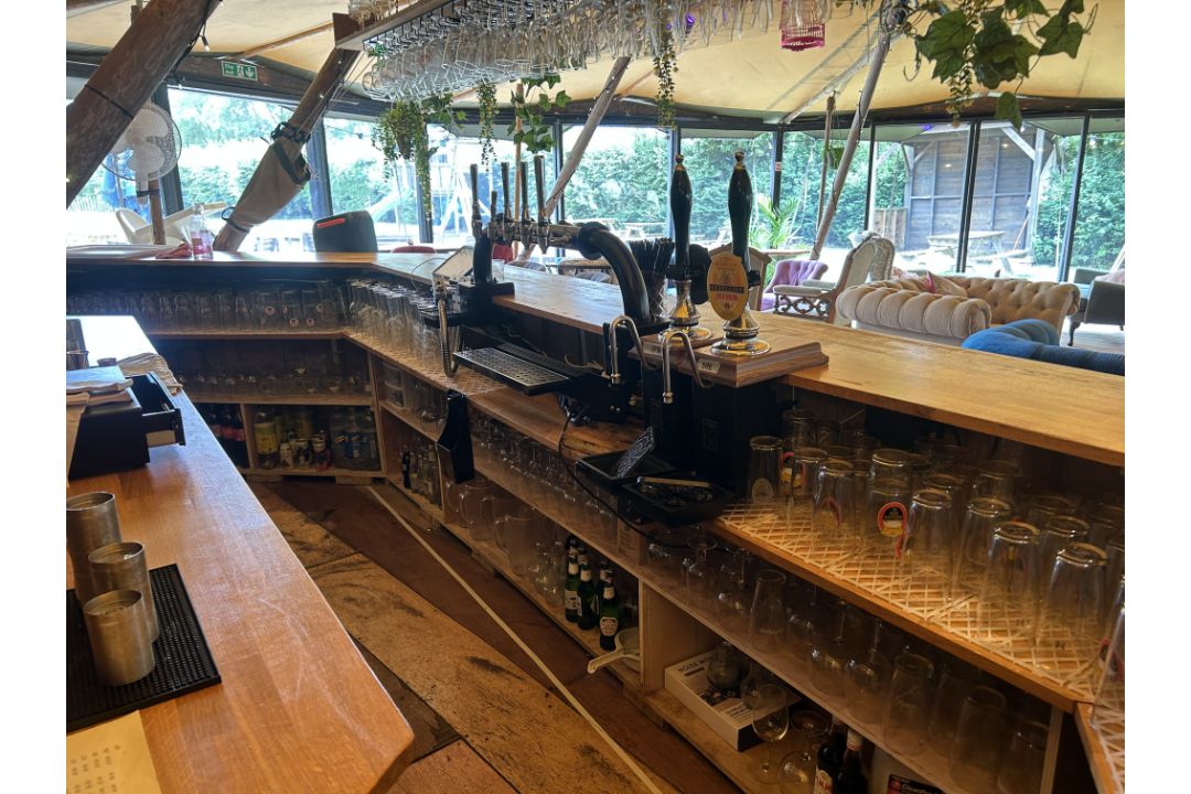 Timber build bar structure. - Image 4 of 5