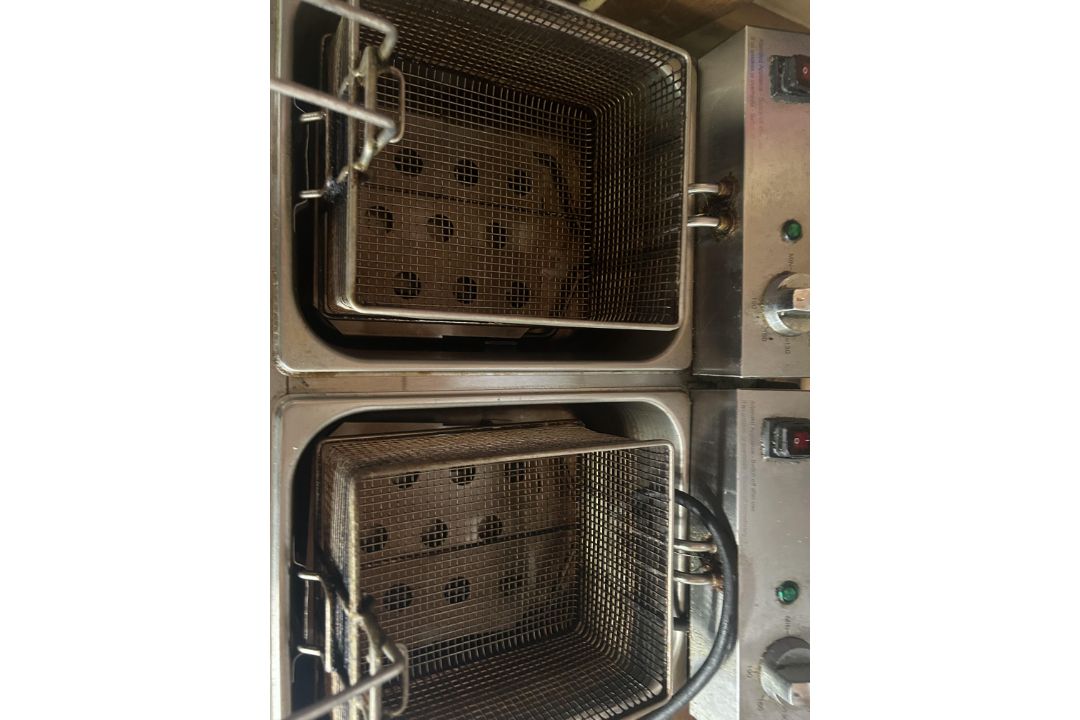 Buffalo Stainless steel bench top twin fryer (240v) - Image 2 of 2