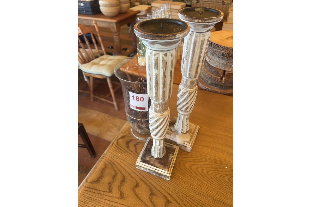 Plastic vase with pine cones and 2 candle holders - Image 3 of 3