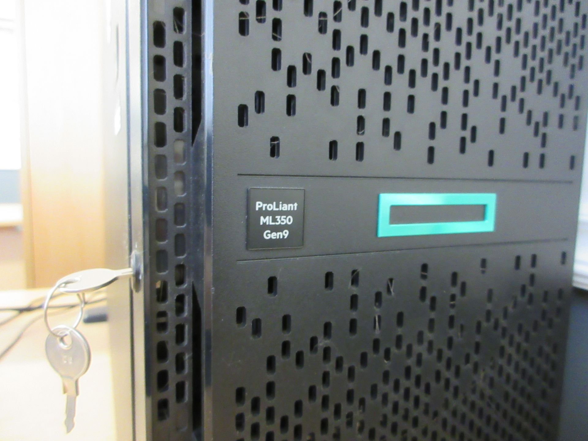 Hewlett Packard Enterprise Proliant ML350 Gen9 server console - Image 3 of 5