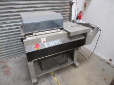 Kempner EKH-455 heat shrink wrapping machine (240V) S/N: H1212031094 YOM: 2012 Please note; A ‘point