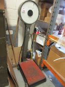 Avery 3901 CYC 100kg mobile weighing scale & set of Salter parcel scales (not calibrated)
