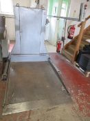 Schneider Type: PL2, hydraulic pallet lifter (1200kg) S/N: 8509 YOM: 1974 V: 415 Please note; A ‘