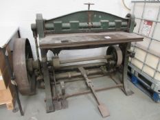 Hampson Bettridge & Co foot operated guillotine Blade size: 1000mm Please note; A ‘point of work’