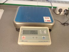 AND FG-60 KBM bench top digital weigh scales, serial no. 1920928