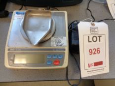 AND EK-300 bench top digital weigh scales, serial no. P1810684