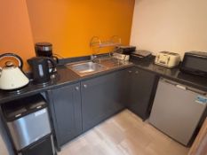 Loose contents to kitchen