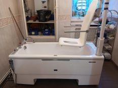 Arjohuntleigh Malibu, Sovereign bath with tub lift, total load 386kg, max patient weight 130kg, to