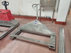 Pedestrian Pallet Truck