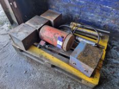 PALLET OF JACKING BLOCKS ETC