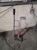 Manual corner shear