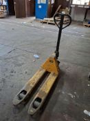 Challenger 20 2000kg capacity narrow pallet truck
