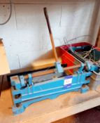 Benchtop manual guillotine