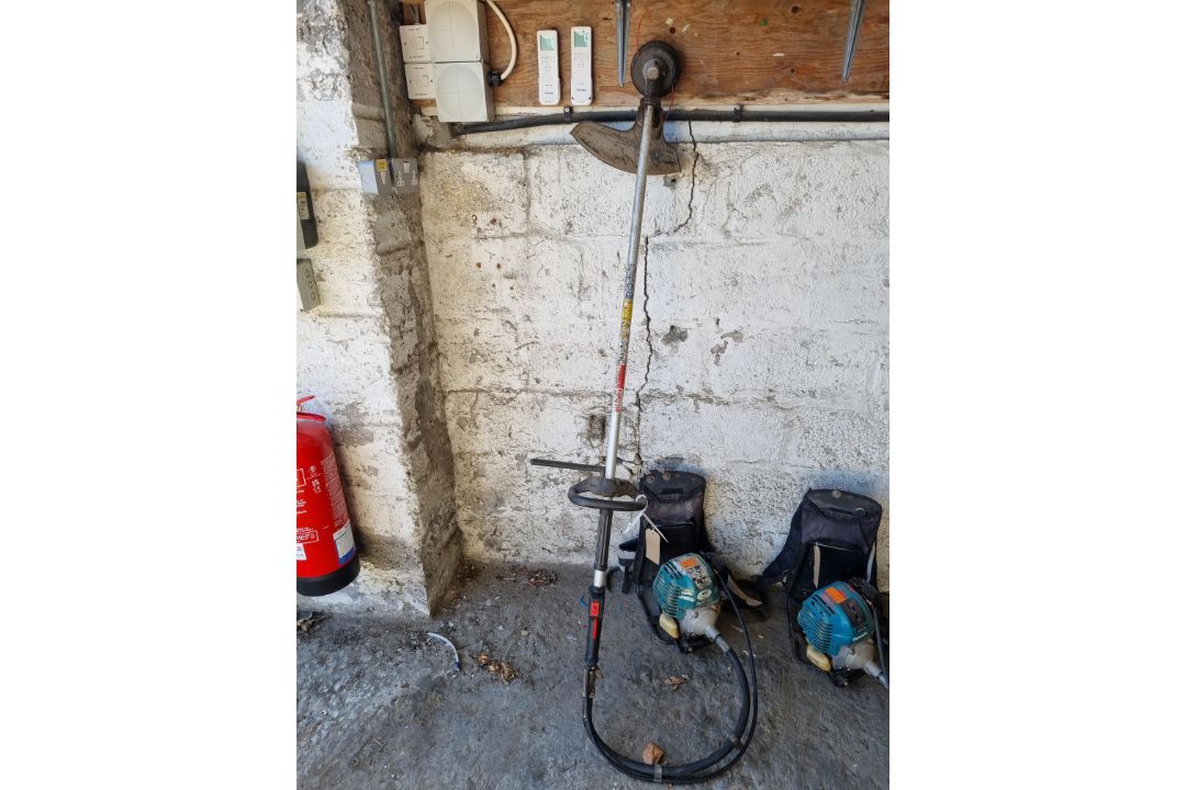 MAKITA STRIMMER - Image 1 of 2
