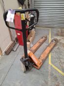 2500kg pallet truck