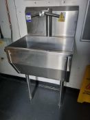 TEKNOMEK STAINLESS STEEL SINK C/W DYSON WASHER DRYER AND ZIP INLINE WATER HEATER