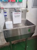TEKNOMEK STAINLESS STEEL SINK C/W DYSON WASHER DRYER AND ZIP INLINE WATER HEATER