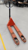 Hand hydraulic pallet truck