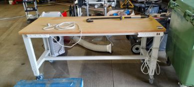 Adjustable mobile workbench approx. 2000x750mm with fitted extension leads