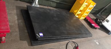 4x beemat padded mats. Approx 1200x1800mm