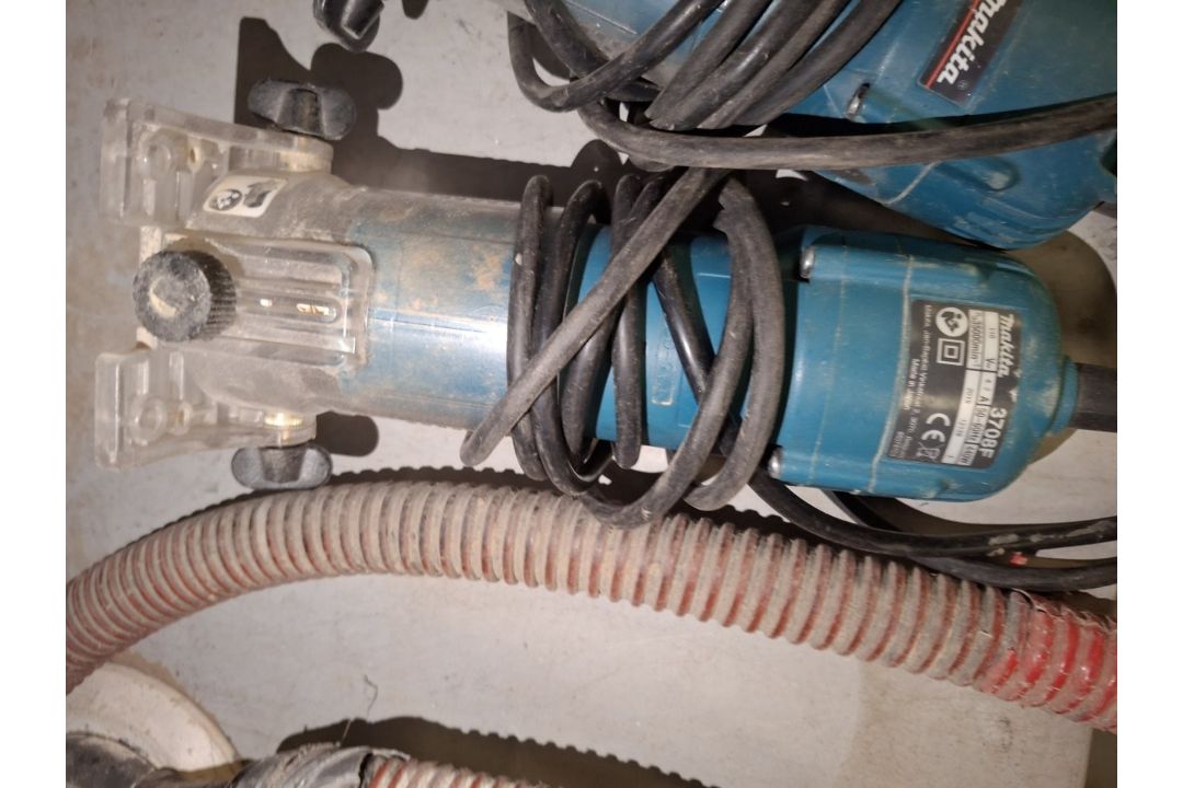 3 x Makita 3708F 110v router, 1 x Makita 3707F 110v router - Image 5 of 8