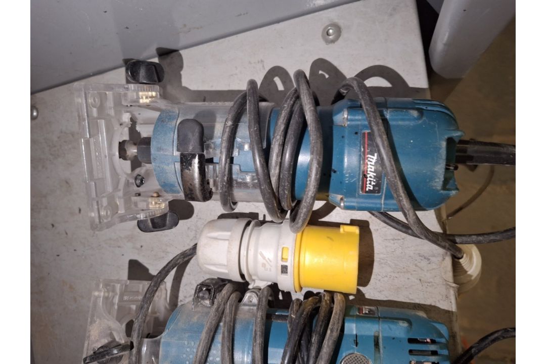 3 x Makita 3708F 110v router, 1 x Makita 3707F 110v router - Image 8 of 8