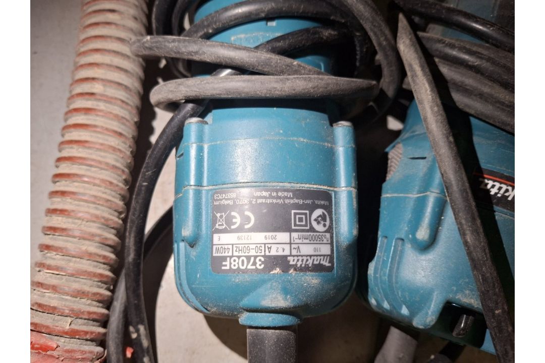 3 x Makita 3708F 110v router, 1 x Makita 3707F 110v router - Image 4 of 8