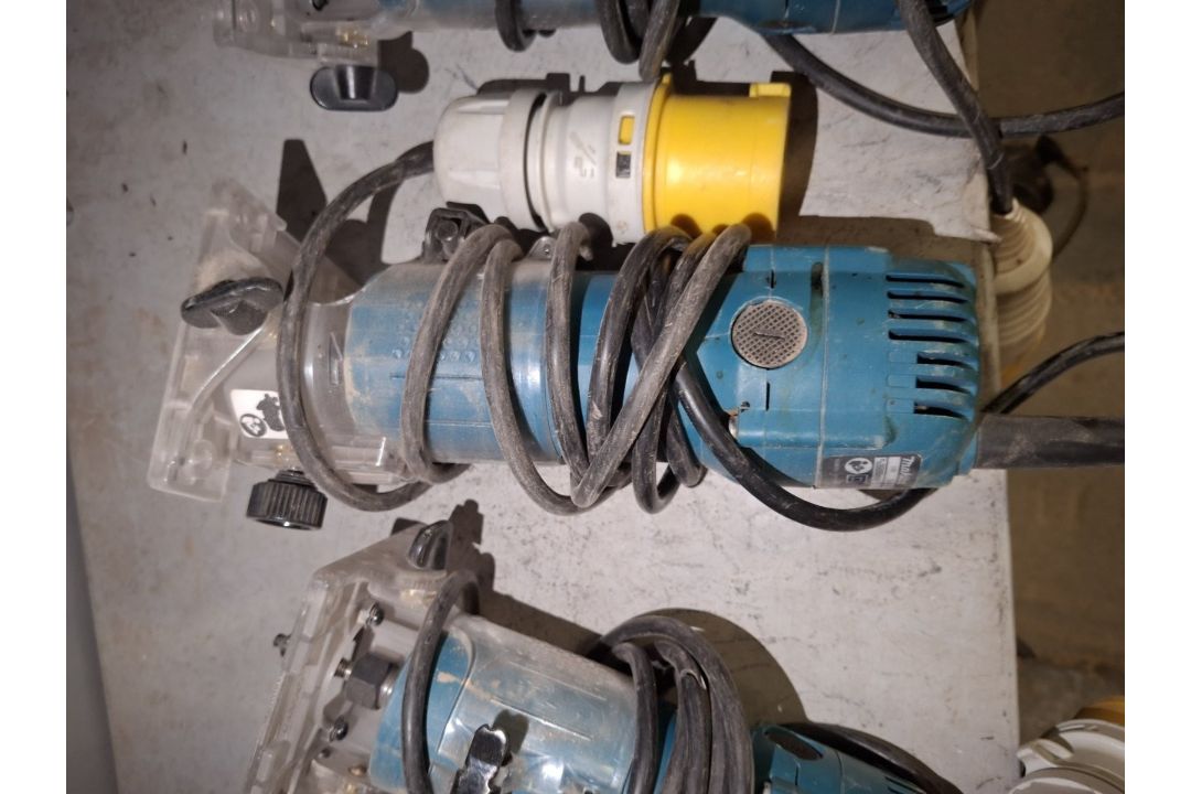 3 x Makita 3708F 110v router, 1 x Makita 3707F 110v router - Image 7 of 8
