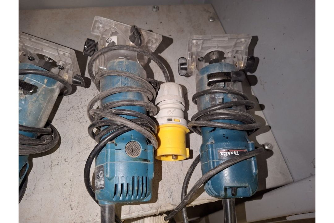 3 x Makita 3708F 110v router, 1 x Makita 3707F 110v router - Image 3 of 8