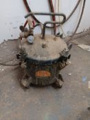 10ltr pressurised tank with sprayshop signature I spray gun