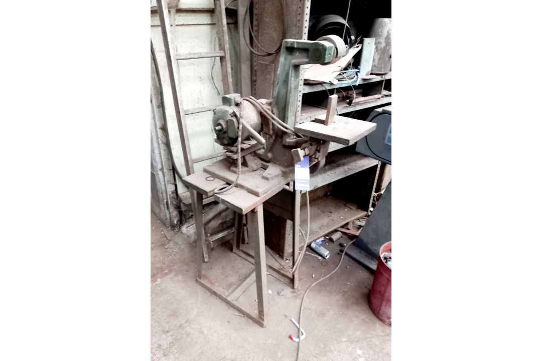 Vertical linisher